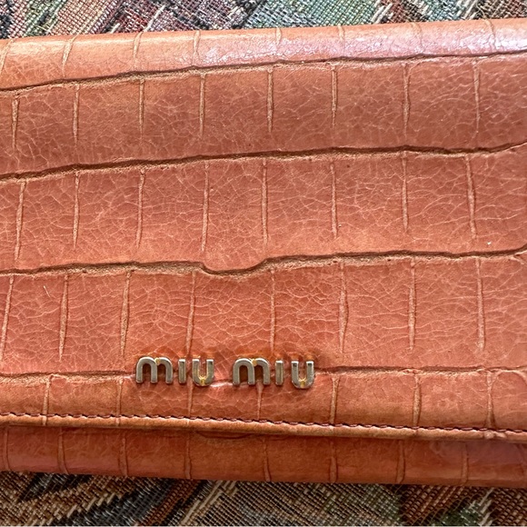 Miu Miu Authentic Crocodile Embossed Leather Wallet Carmel with Rust Interior - Picture 3 of 11